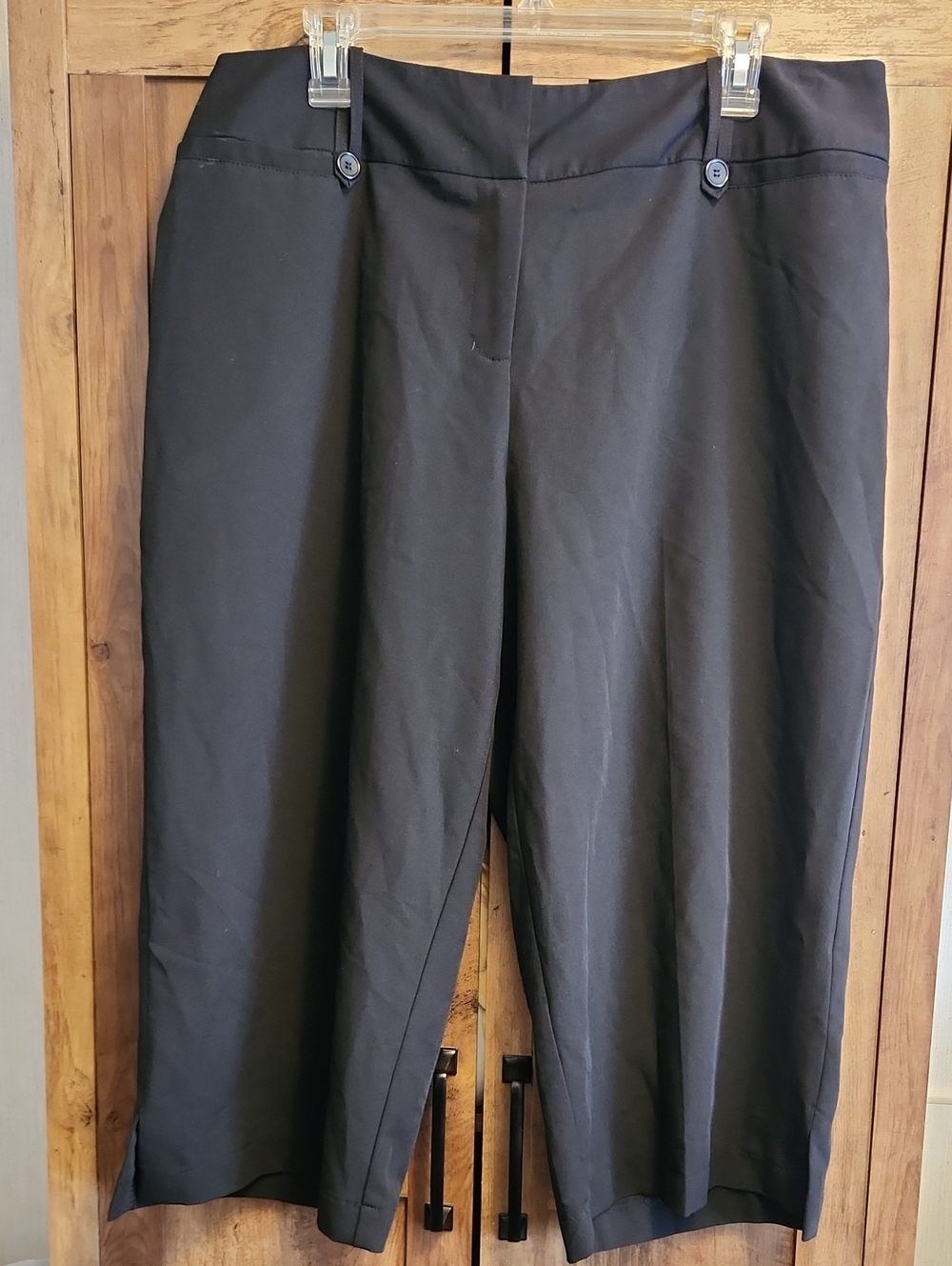 Women's Black Cropped Plus Size Capri Pants - Vintage